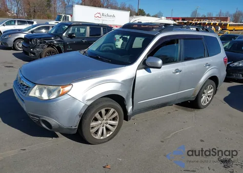 2013 Subaru Forester 2.5X Limited из США, поврежденный, VIN JF2SHAEC6DH441554